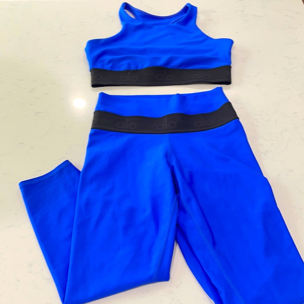Alo Airbrush Bra and Crop Legging set, bright blue